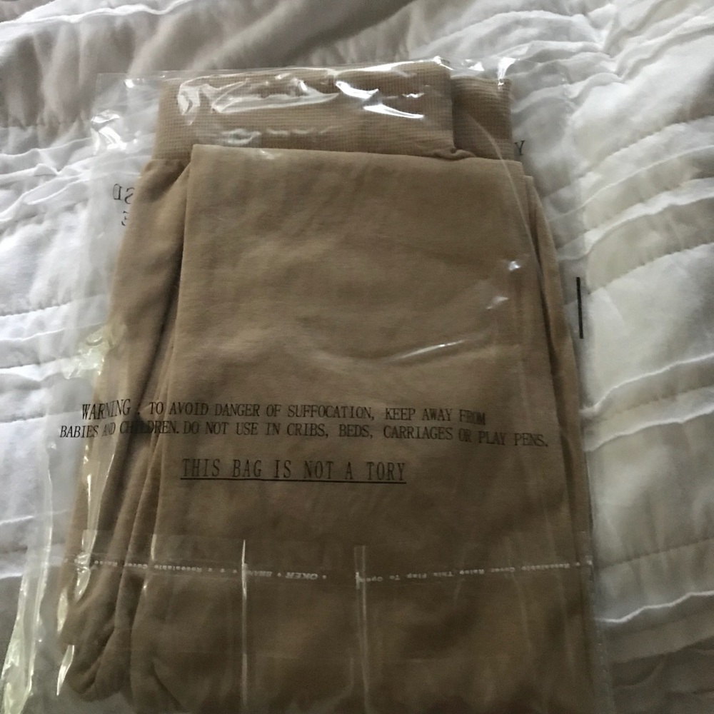 Capri leggings. - Picture 4 of 7